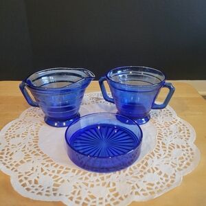 Vintage 3” Hazel Atlas Cobalt Blue Creamer, Sugar Bowl & Coaster Set. EUC